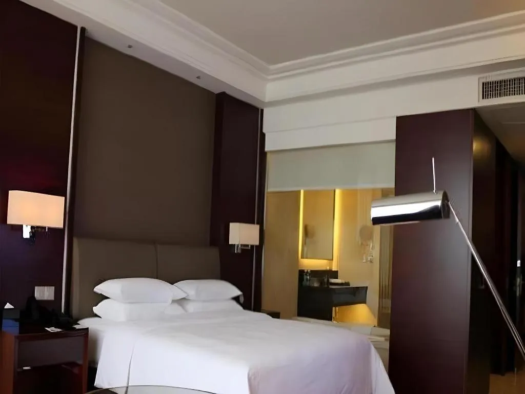 Venus Royal Hotel Shenzhen 5*,