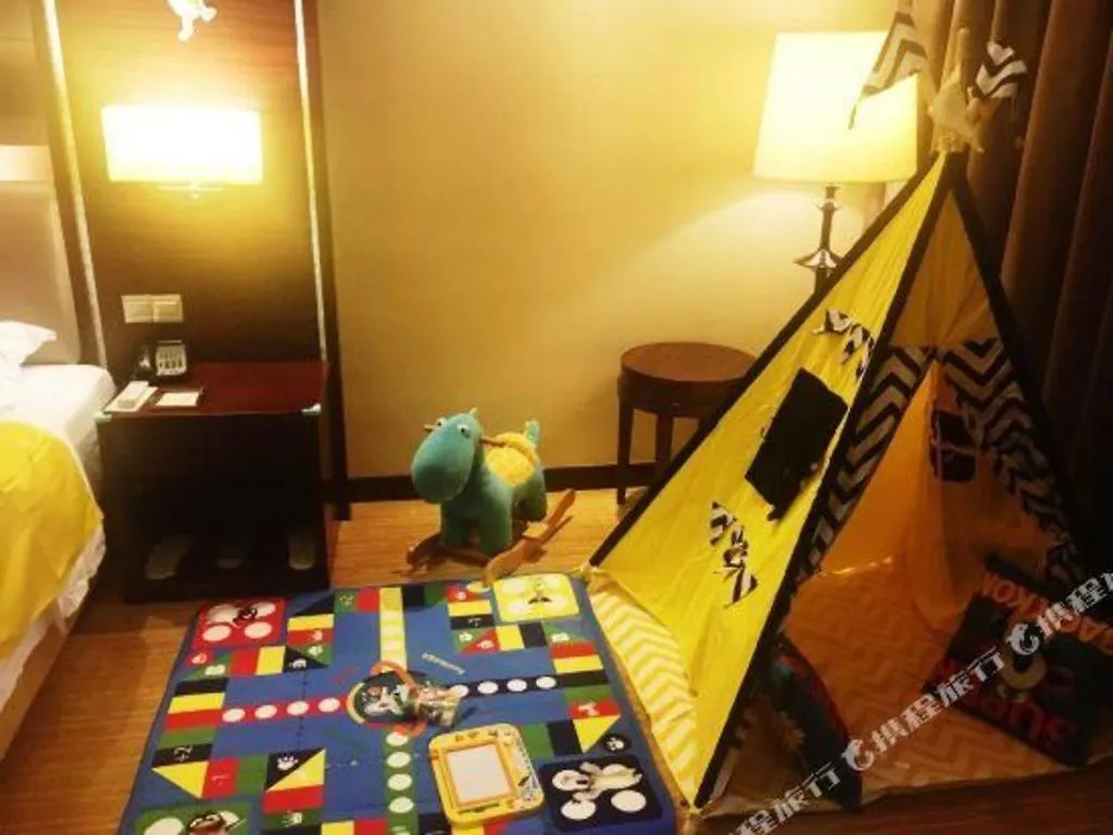 Venus Royal Hotel Shenzhen 5*,