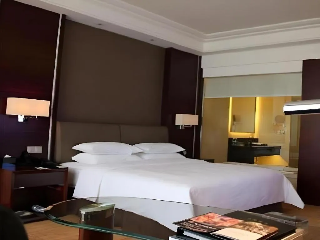 Venus Royal Hotel Shenzhen 5*,