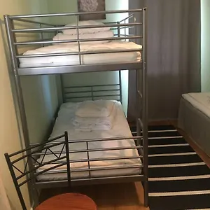 Treetop Hangout & Hotell